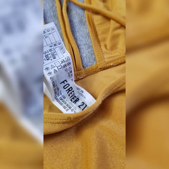 One piece bathing suit - Picture 3 of 3